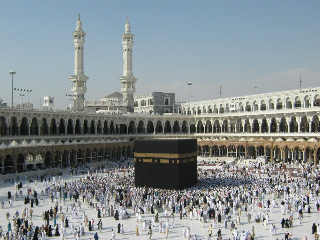 Masjid al-Haram in Makkah, with pilgrims filling the courtyard around the Kaaba