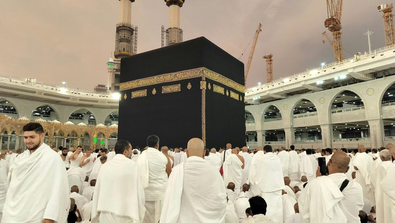 Pilgrims in ihram gathered around the Kaaba at Masjid al-Haram, Mecca